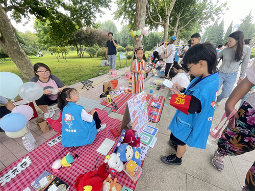 保定必一体育市园林绿化中心首届儿童友好家庭市集“跳蚤市场”开市(图4)