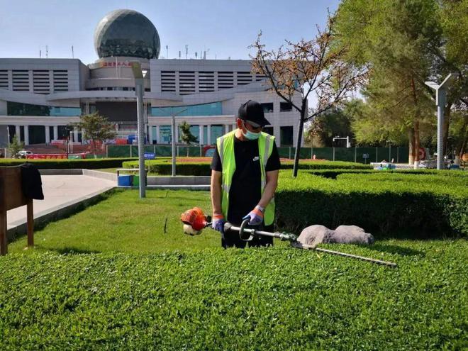 必一体育下载必一体育官网下载园林绿化养护中心提质城区绿化“换新颜”(图1)